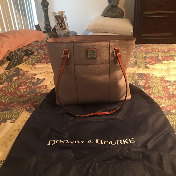 Dooney & Bourke Handbags - Dooney & Bourke purse